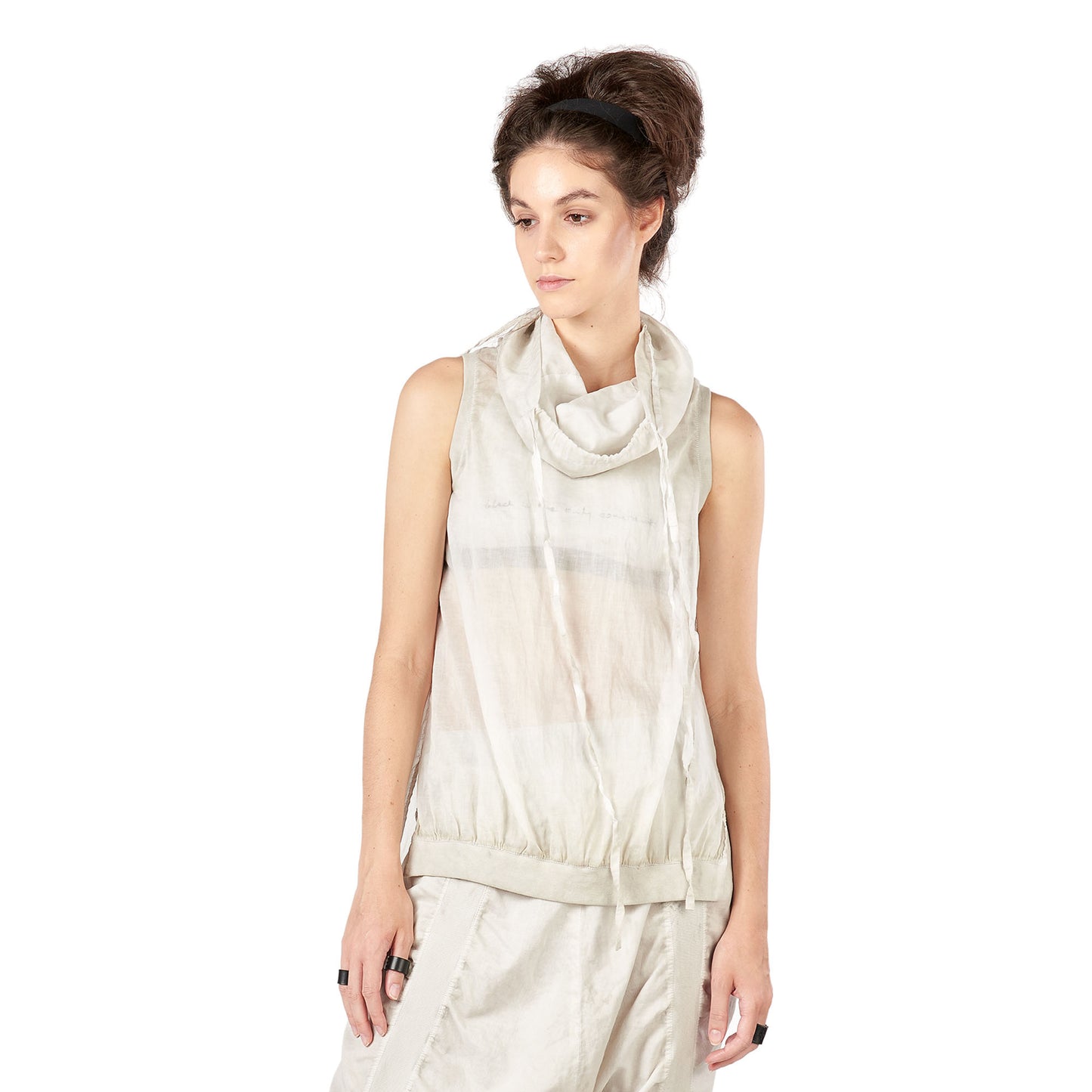 Sleeveless top. Studio b3