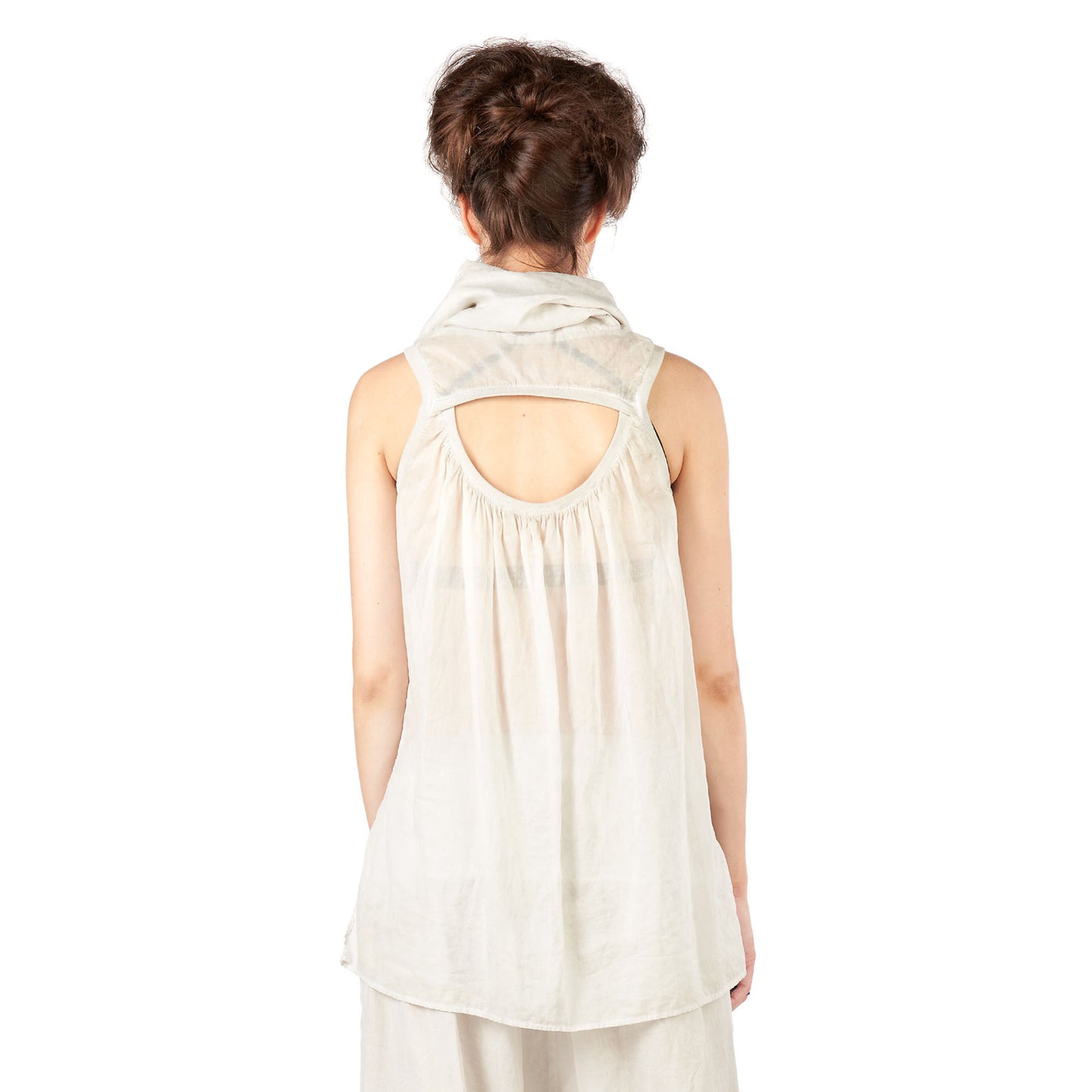 Sleeveless top. Studio b3